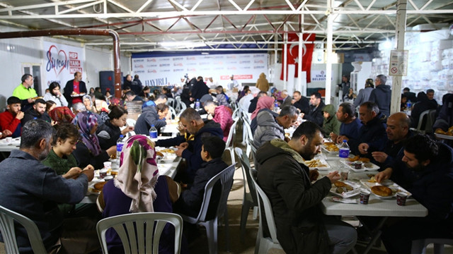 Deprem bölgesindeki illerde ilk sahur yapıldı - Resim: 0