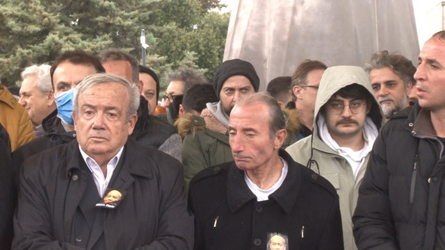 Sanatçı Köksal Engür, Üsküdar'da son yolculuğuna uğurlandı - Resim: 1