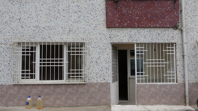 Kendi evine hırsız gibi giren vatandaş şoke oldu, kaçan kiracı 'büyü' bırakmış - Resim: 2