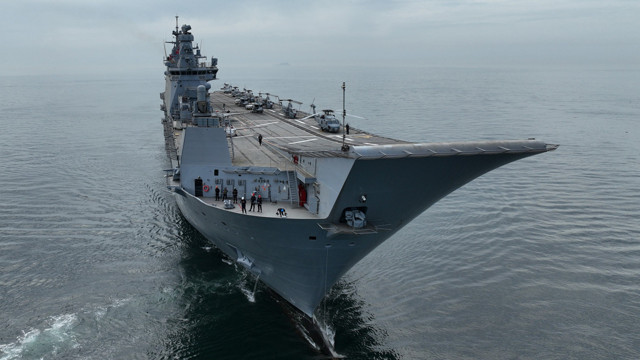 TCG Anadolu Sarayburnu'na yanaştı o anlar dron ile görüntülendi - Resim: 1