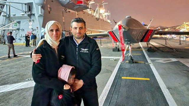 Selçuk Bayraktar TCG Anadolu'dan ailesiyle fotoğraf paylaştı: Milletimizle buluşmaya hazırladık - Resim: 0
