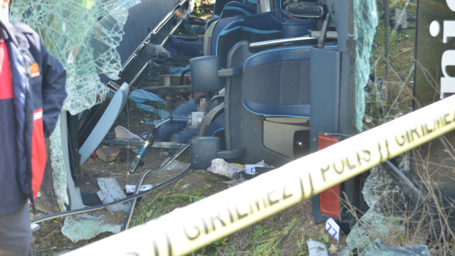 Eskişehir'de işçi dolu servis aracı şarampole uçtu! Ölü ve yaralılar var - Resim: 1