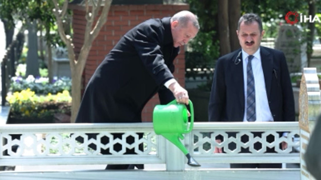 Cumhurbaşkanı Erdoğan, anne ve babasının kabrini ziyaret etti - Resim: 1