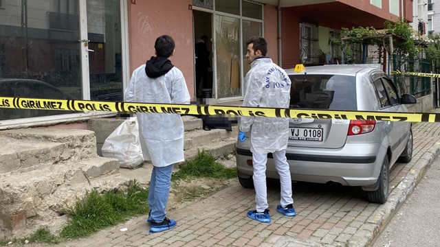 Pendik'te bayram sabahı kaldırımda ölü bulundu - Resim: 0