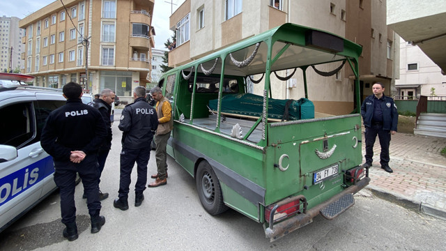 Pendik'te bayram sabahı kaldırımda ölü bulundu - Resim: 1