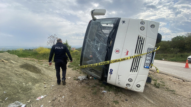 Bursa'da öğrenci servisi ile hafriyat kamyonu çarpıştı! Çok sayıda yaralı var - Resim: 0