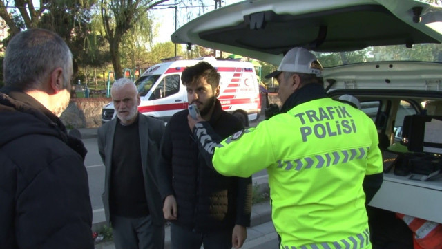 Sancaktepe'de korkunç kaza! Servis minibüsü ile otomobil çarpıştı: 2 ölü - Resim: 0