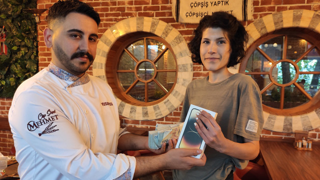 "İplik gibi" kadın yediği çöp şişlerle rekor üstüne para kazandı - Resim: 0