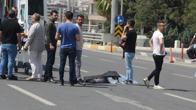 Şanlıurfa'da otomobilin çarptığı anne ve oğlu 50 metre ileriye savruldu! 1 ölü, 1 ağır yaralı - Resim: 0