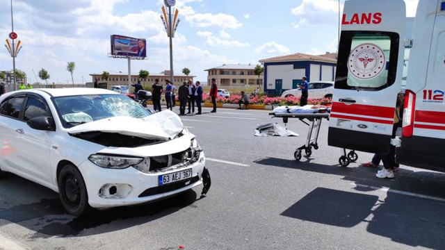 Şanlıurfa'da otomobilin çarptığı anne ve oğlu 50 metre ileriye savruldu! 1 ölü, 1 ağır yaralı - Resim: 1
