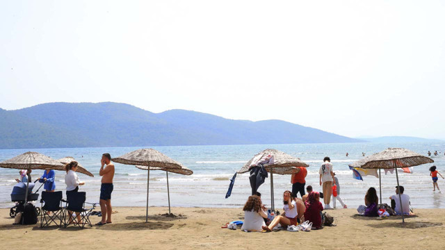 Muğla'da oy kullanan seçmenler güneşli havayı fırsat bilerek sahillere akın etti - Resim: 0