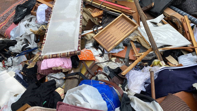 Emekli polis 92 yaşında öldü, çocukları evde ne var ne yok balkondan attı - Resim: 0