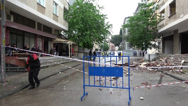 Kartal'da 7 katlı binada endişelendiren görüntü! Vatandaşlar tahliye edildi - Resim: 0