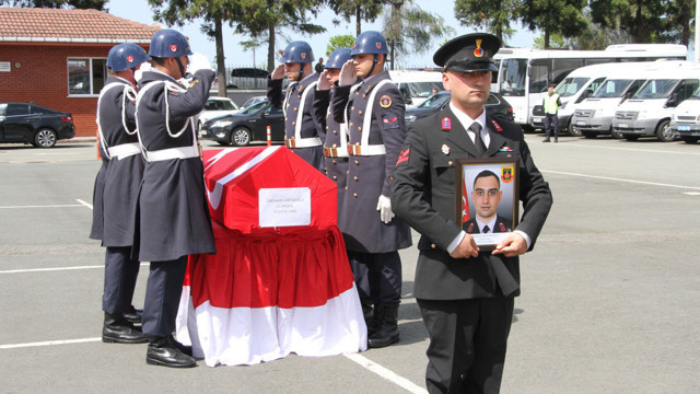 Rize'de hayatını kaybeden uzman çavuşa gözyaşlarıyla veda - Resim: 0