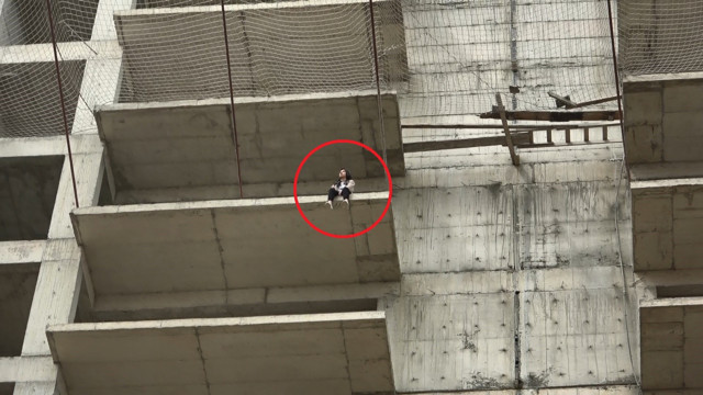 Samsun'da 10. katta intihar girişimi! Genç kız yürekleri ağza getirdi - Resim: 1