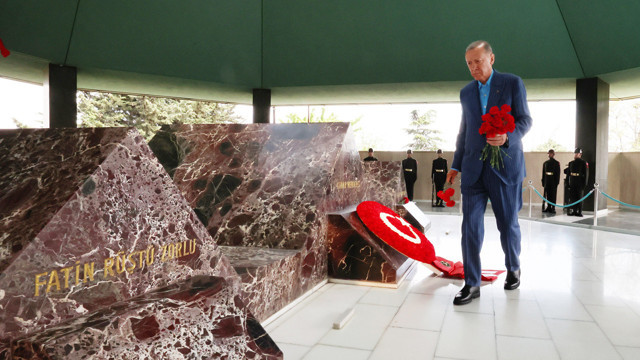 Cumhurbaşkanı Erdoğan, Adnan Menderes'in anıt mezarını ziyaret etti - Resim: 1