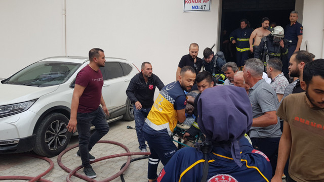 Yangında mahsur kalan genç kızın içler acısı hali tüm vücudu kararmış! Onu kurtaran İtfaiye eri fenalaştı - Resim: 1