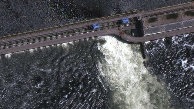 Ukrayna'da sel tehdidi! Nova Kakhovka barajı bombalanarak yıkıldı zamana karşı yarış başladı - Resim: 1