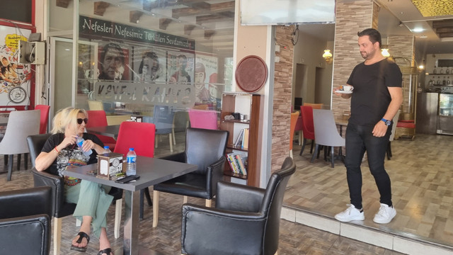 Adana'da bir esnafın iş ilanı hem güldürdü hem düşündürdü - Resim: 0