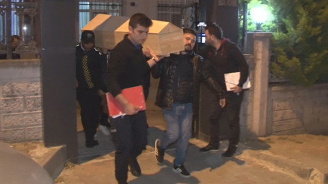 İşten evine dönen adam eşi kapıyı açmayınca pencereden girdi banyoda korkunç manzara! - Resim: 0