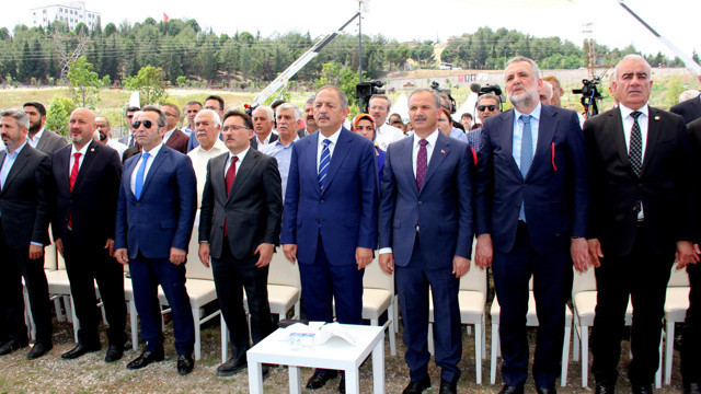 Bakan Mehmet Özhaseki deprem bölgesi Adıyaman'ı ziyaret etti - Resim: 1