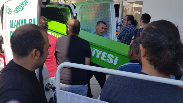 Antalya'da sağlık personeli koca, doktor karısını öldürüp intihar etti - Resim: 0