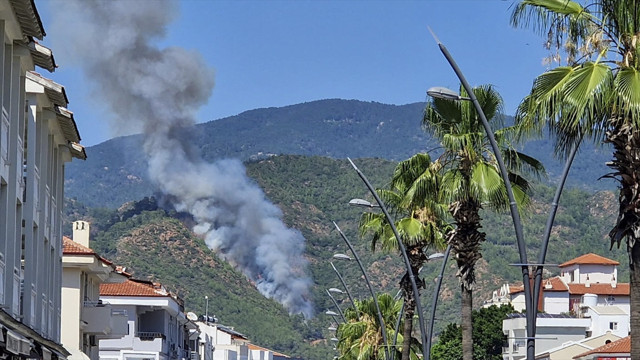 Yaz geldi turizm bölgelerinde orman yangınları başladı! Marmaris, Kaş ve Manavgat'ta orman yangını - Resim: 0