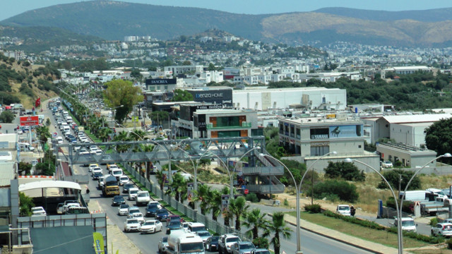 Bayrama 5 gün kala Bodrum'a akın başladı! 1 günde 25 bin araç giriş yaptı: 24 saate çıkarıldı! - Resim: 1