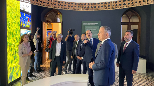 Bakan Ali Yerlikaya bayramın ikinci gününde memleketi Konya'ya geldi! Mevlana'yı ziyaret etti, vatandaşlarla bayramlaştı - Resim: 1