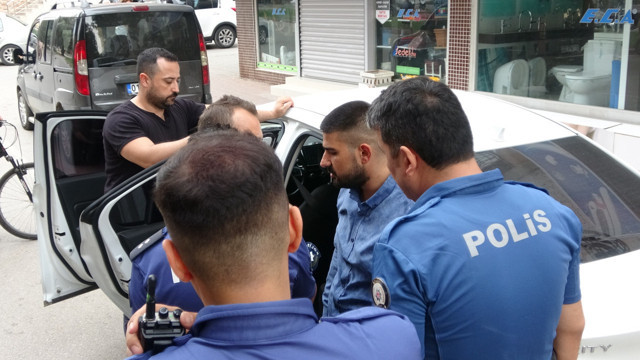 Ağır hasarlı 16 katlı binada intihara kalkıştı! Nedeni buymuş... - Resim: 0