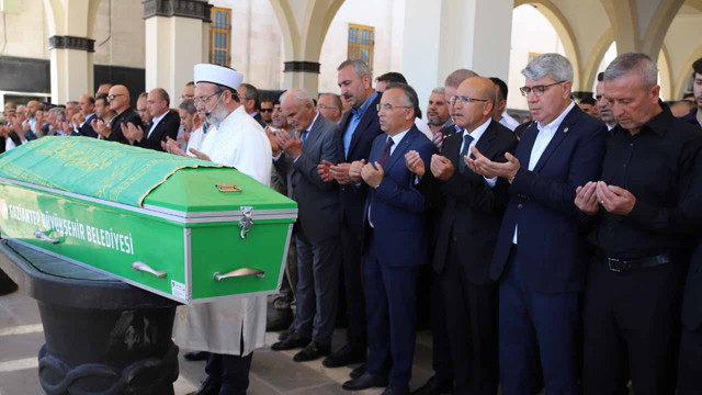 Fatma Şahin'in hayatını kaybeden babası Mustafa Kıymık toprağa verildi - Resim: 1