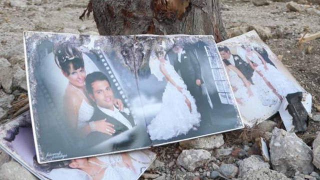 Hatay'da enkazdan geriye kalan fotoğraf duygulandırdı - Resim: 0