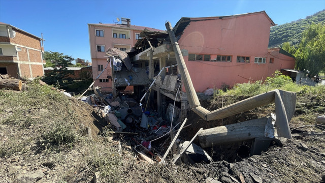 Trabzon'da patlama oldu! Vali İsmail Ustaoğlu'ndan açıklama: 1 kişi hayatını kaybetti - Resim: 1