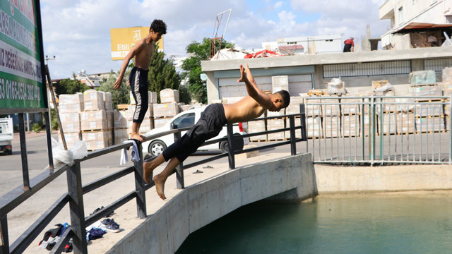 Adana'da termometreler 44 dereceyi gösterdi! Serinlemek isteyenler iki şeyi tercih etti - Resim: 0