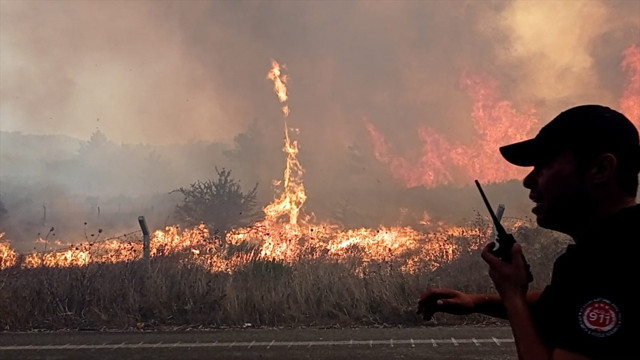 Antalya, Muğla'da ve Adana'da ormanlar yanıyor! Mahalle boşaltıldı araç giriş çıkışı yasaklandı - Resim: 3