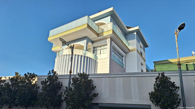 Menzil tarikatının şeyhi kim olacak? Menzil üçe bölündü! Şeyhin her oğluna bir cami verildi! - Resim: 1