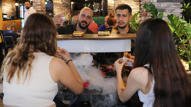 Adanalılar sıcaktan ne yapacağını şaşırdı, dönercide buzlu servis başladı - Resim: 3