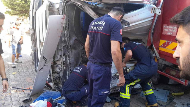 Antalya'da beton mikseri dehşet saçtı! 11 aracı biçip devrildi - Resim: 2