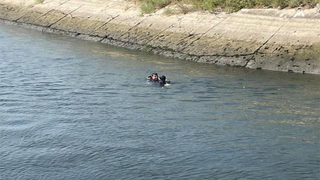 Serinlemek için su kanalına giren gençlerin eğlencesi kötü bitti! 3 gençten biri kanalda kayboldu - Resim: 1