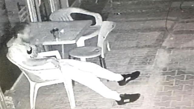 Cami hırsızı yakalandı! Beceriksiz hırsız açamadığı cami kapısındaki parmak izlerini temizledi - Resim: 2