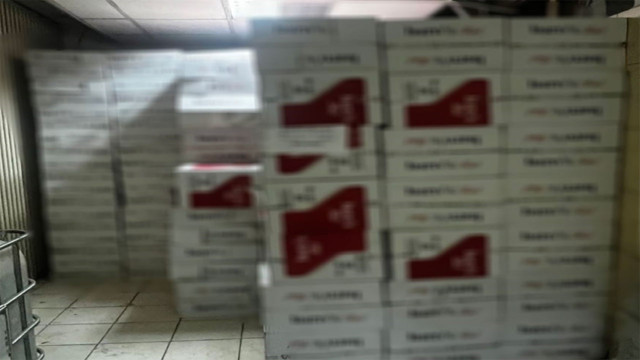 Antalya'da kaçakçılara depo baskını! 2 milyon 600 bin makaron ve 8 bin litre sahte içki yakalandı - Resim: 0