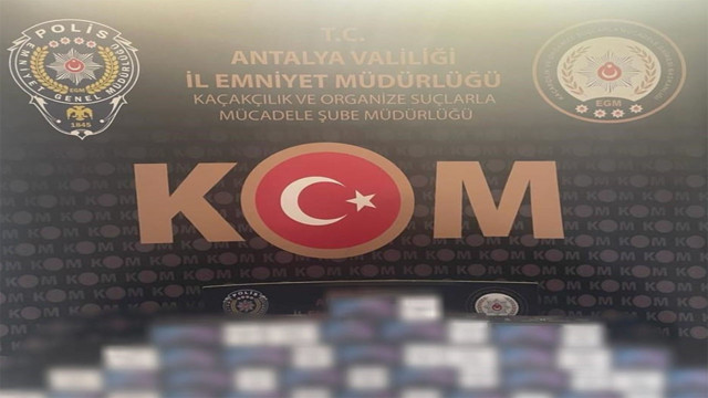 Antalya'da kaçakçılara depo baskını! 2 milyon 600 bin makaron ve 8 bin litre sahte içki yakalandı - Resim: 1