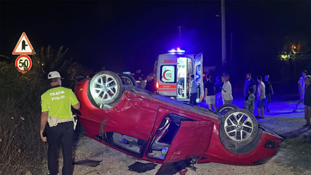 Ölümden kıl payı kurtuldular! Yol kenarına uçan araç takla attı: 2 yaralı - Resim: 0