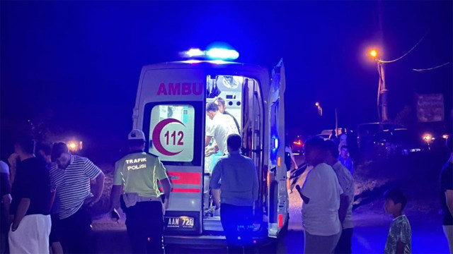 Ölümden kıl payı kurtuldular! Yol kenarına uçan araç takla attı: 2 yaralı - Resim: 1