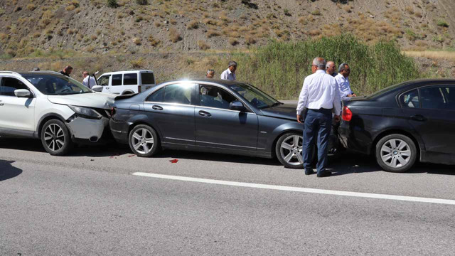 Kemal Kılıçdaroğlu'nun konvoyunda zincirleme kaza! Yaralılar var - Resim: 1