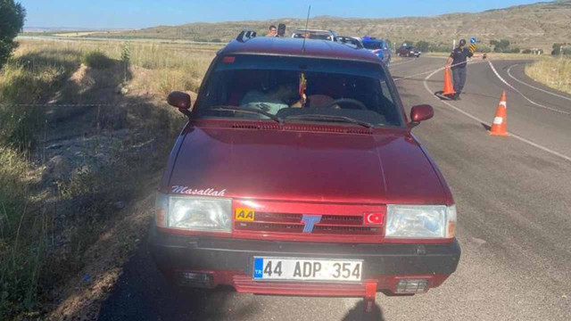 Sivas'ta bir otomobilde kadın ve erkek cesedi bulundu - Resim: 1