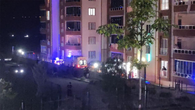 Komşuların gürültü kavgası kanlı bitti! Bir taraf bıçakla bir taraf silahla saldırdı: 4 kişi yaralandı - Resim: 0