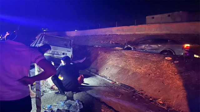 Şanlıurfa'da feci kaza! İki otomobil çarpıştı: 1 ölü 6 yaralı - Resim: 1