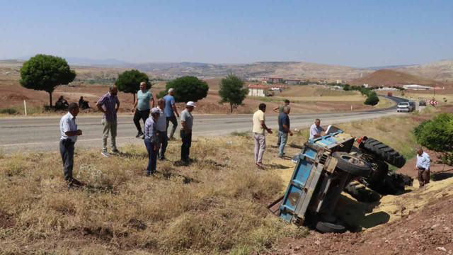 Arpa ve buğdayları satmaya giderken traktörün altında can verdi - Resim: 1