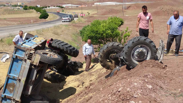 Arpa ve buğdayları satmaya giderken traktörün altında can verdi - Resim: 0